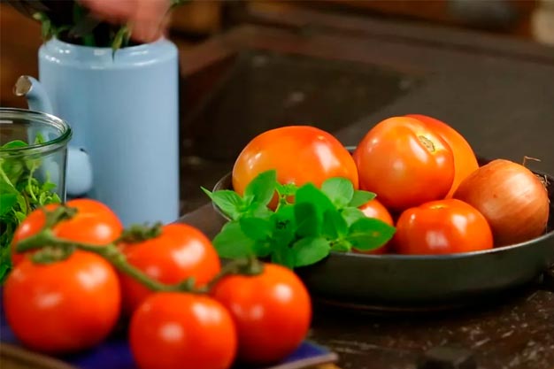 Descubra qual o tipo ideal de tomate para o seu molho caseiro