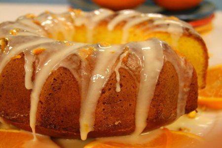 Bolo de Laranja com cobertura de Glacê